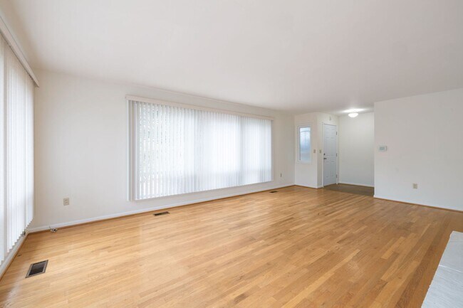 Building Photo - Seward Park