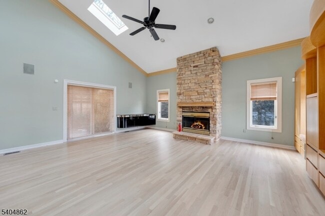 Building Photo - 19 Lea Pl