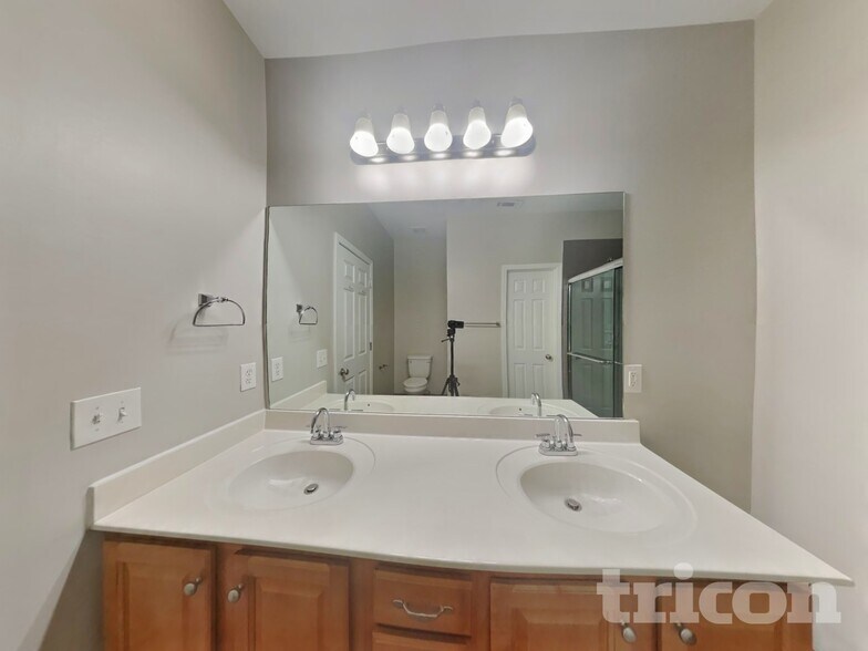 Building Photo - 217 Titans Cir