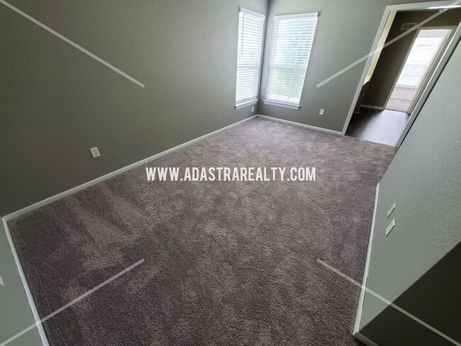 Building Photo - Spacious Townhome in Piper School District...
