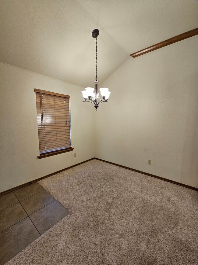 Building Photo - 3 (Bed)/(2) Bath + Office in Royal Oaks. N...