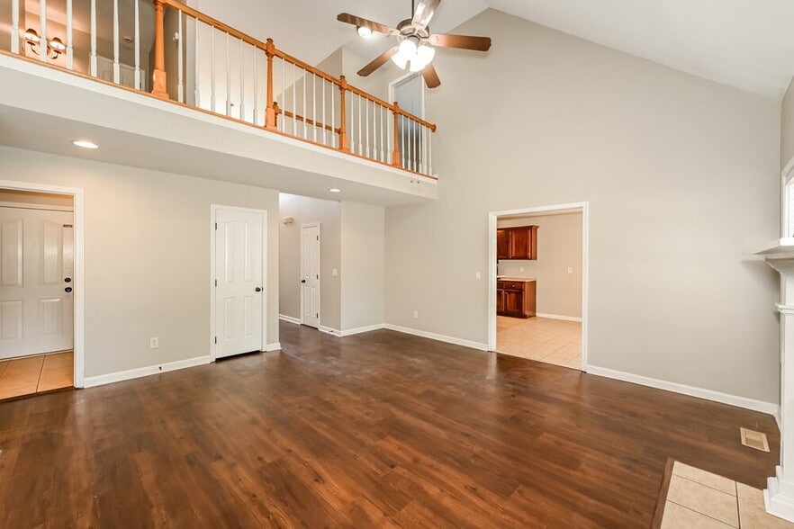 Building Photo - 3418 Leslie Ln