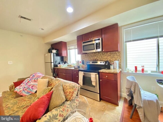 Primary Photo - 1417 N 17th St