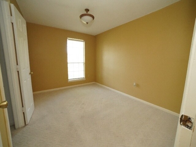 Building Photo - 1570 Heartwood Dr