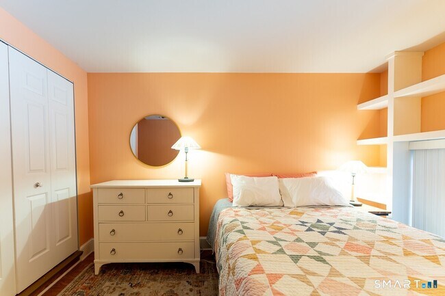 Building Photo - 6 School St