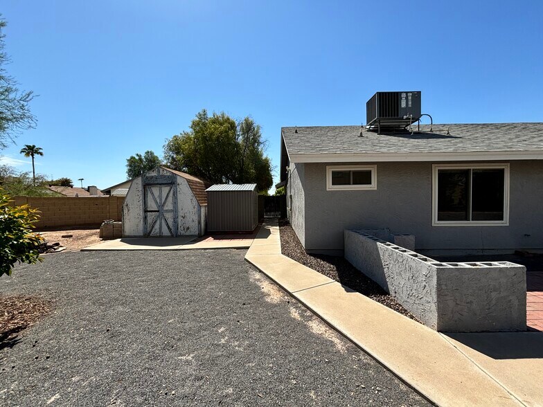 Building Photo - 14101 N 78th Dr