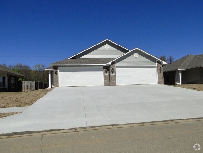 Building Photo - 2002 Ingalls Ln