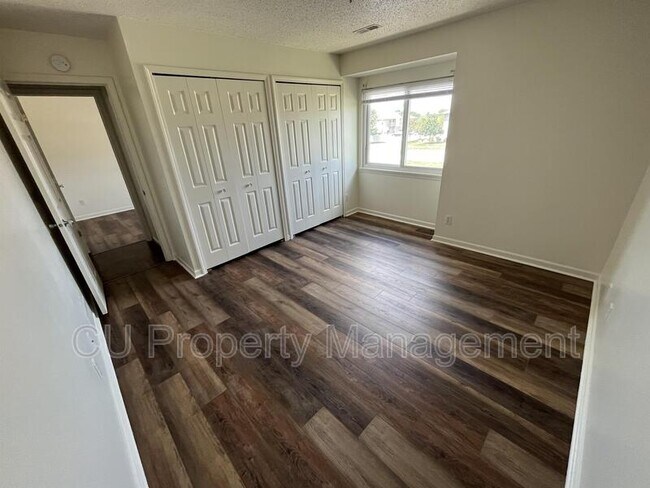 Building Photo - 922 Kara Dr