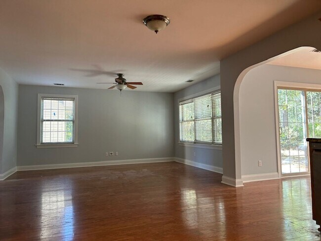 Building Photo - 268 Ceasar Pl
