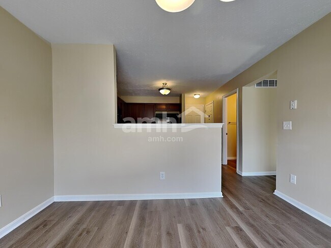 Building Photo - 10654 Sinclair Dr