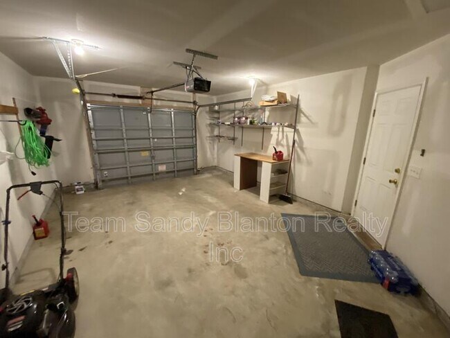 Building Photo - 10340 Chinaberry Ct