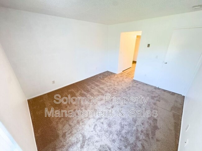 Building Photo - 529 Sandalwood Pl