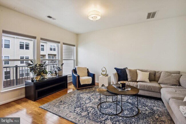 Building Photo - 3028 Rittenhouse Cir