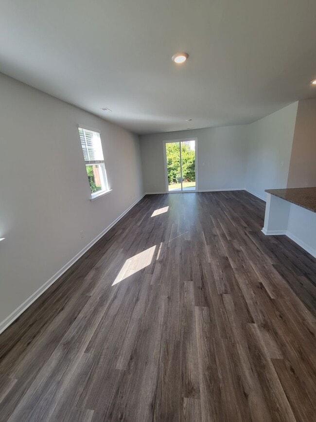 Building Photo - Gorgeous Newer Construction In Sneads Ferry!!