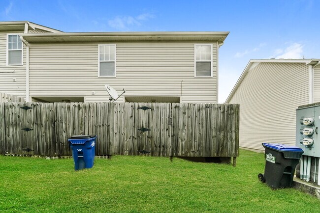 Building Photo - 8035 Logan Dr