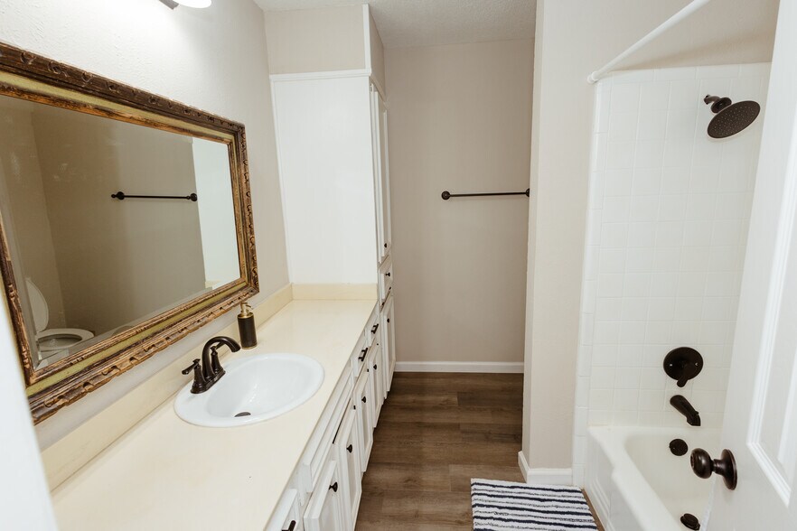 Building Photo - 5409 Edinburgh Dr