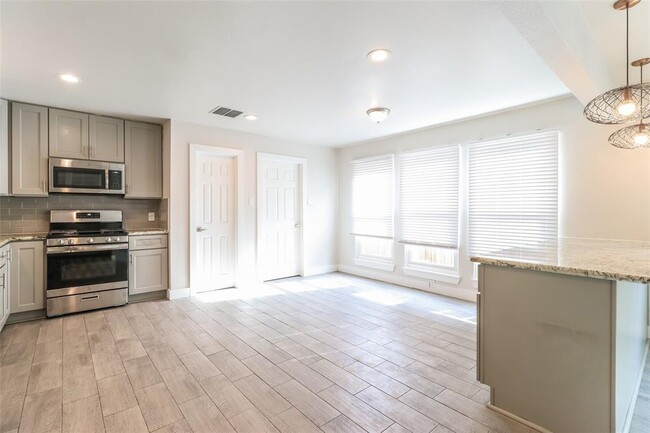 Building Photo - 4719 Hidden Springs Dr