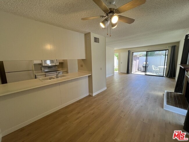 Building Photo - 28549 Conejo View Dr