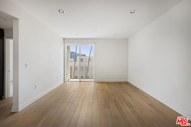 Building Photo - 436 S Virgil Ave