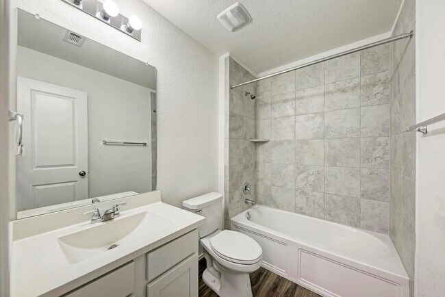 Building Photo - 6513 Leonardo Cove
