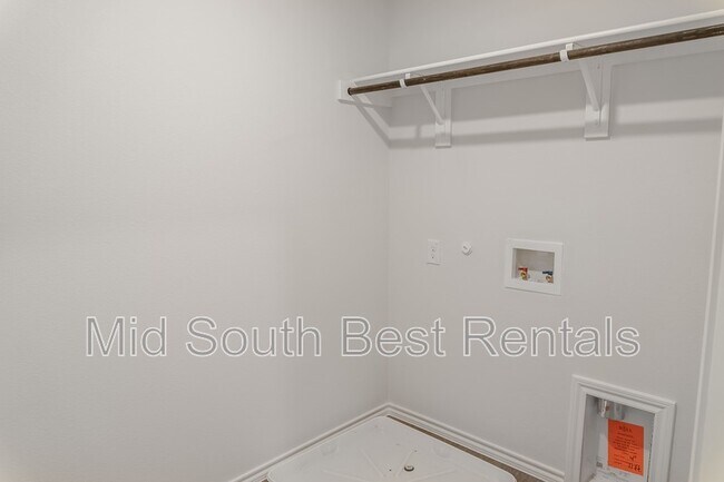 Building Photo - 7015 Vining Dr