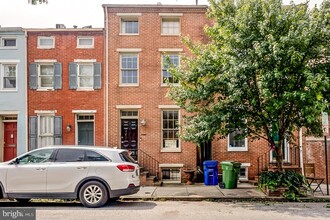 Building Photo - 13 E Henrietta St