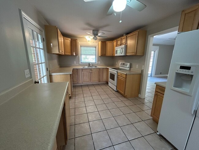 Building Photo - Updated home in College Acres!