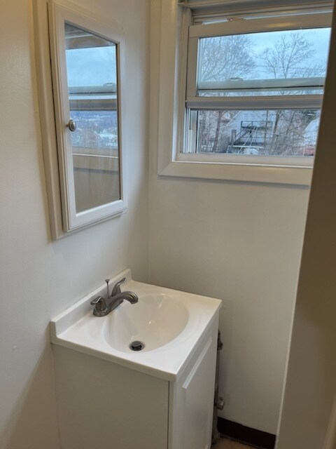 Building Photo - 416 N Webster Ave