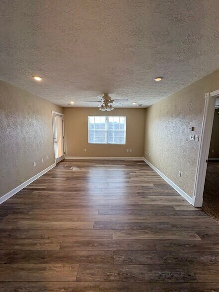 Building Photo - 132 Brenda Ln
