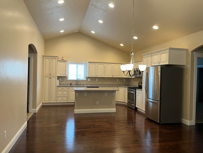 Building Photo - Executive Home In Elko