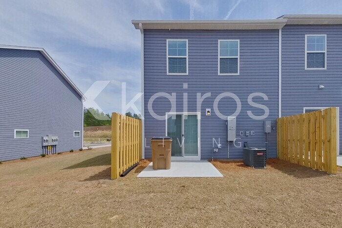 Building Photo - 2529 Banyan Cir