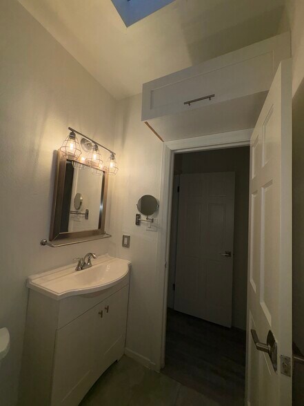 Building Photo - 12014 Kling St