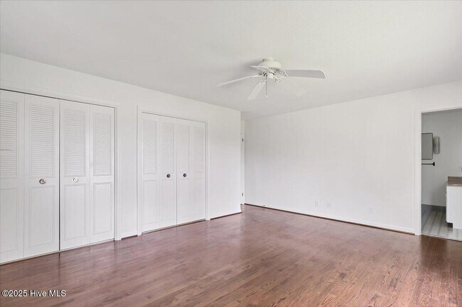 Building Photo - 60 Pine Lake Dr