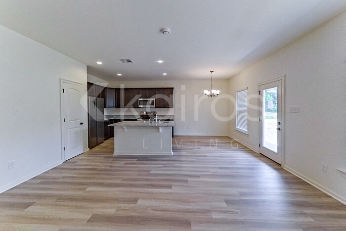 Building Photo - 204 Salvat Dr