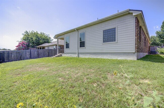 Building Photo - 1610 Greenside Dr