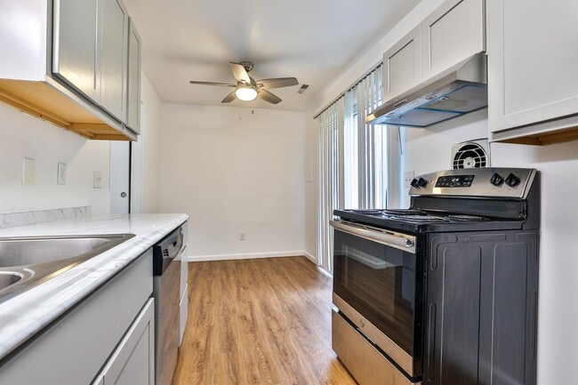 Building Photo - 1556 Meredith Dr