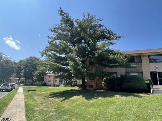 Building Photo - 401 US-22