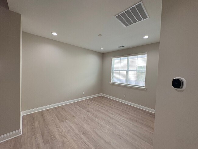 Building Photo - 61 Tropics Ave