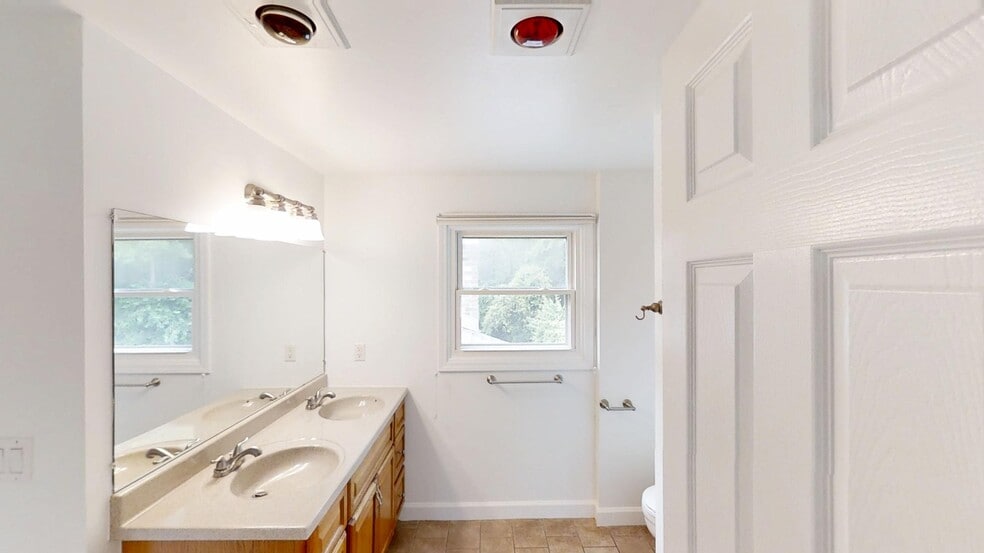 Your master bathroom - 39953 Sandpoint Way