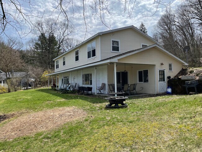 Building Photo - 12085 S Sherman Lake Dr