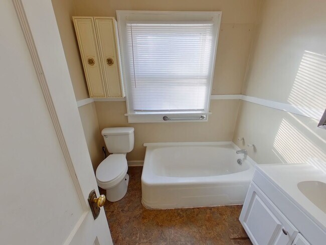 Building Photo - 207 S Erie Ave