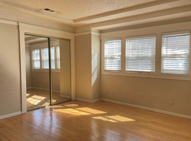 Building Photo - 1221 31st Ave