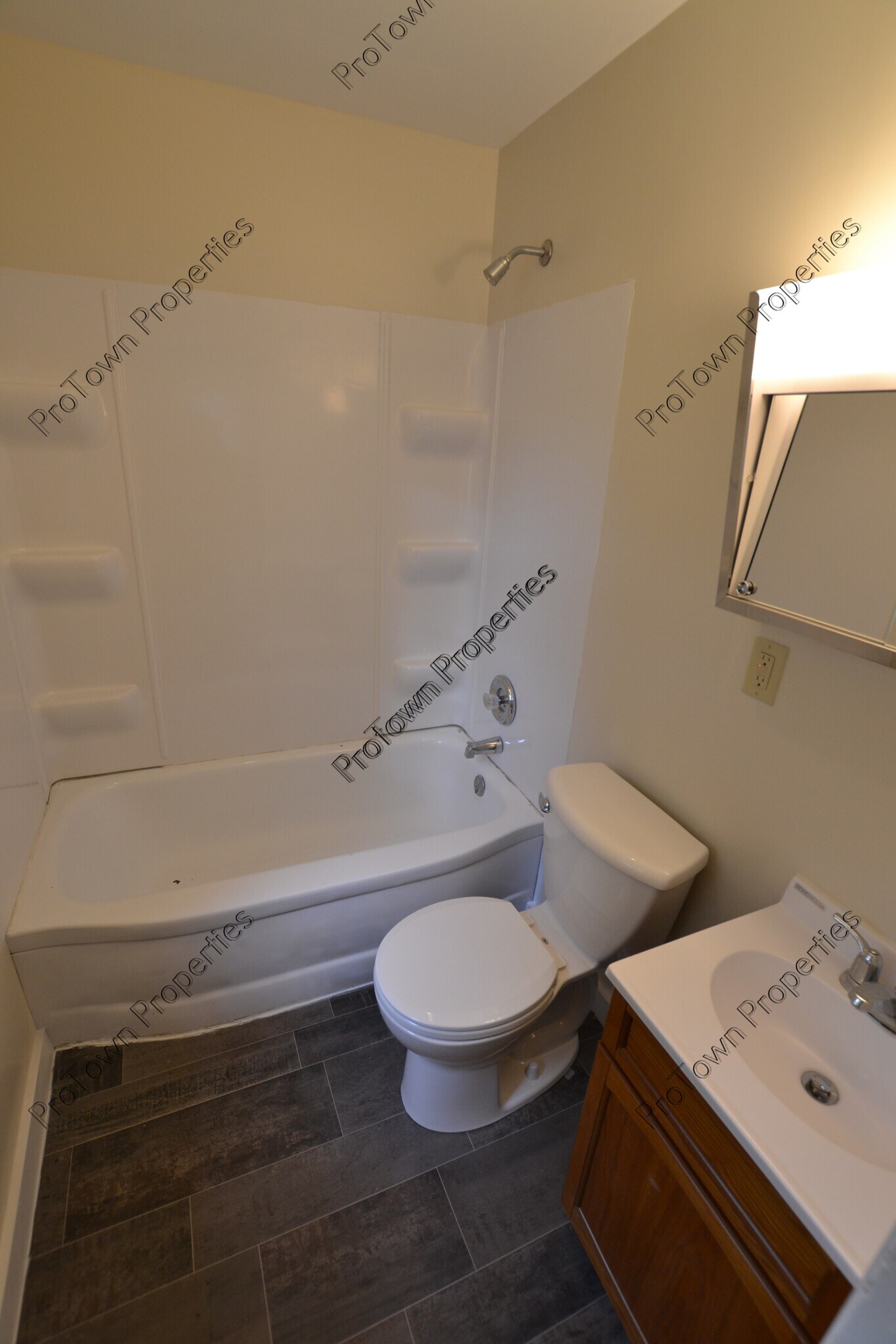 Building Photo - 518 Elmwood Ave