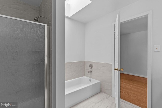 Building Photo - 14 Aster Way