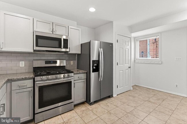 Building Photo - 1407 N Van Dorn St