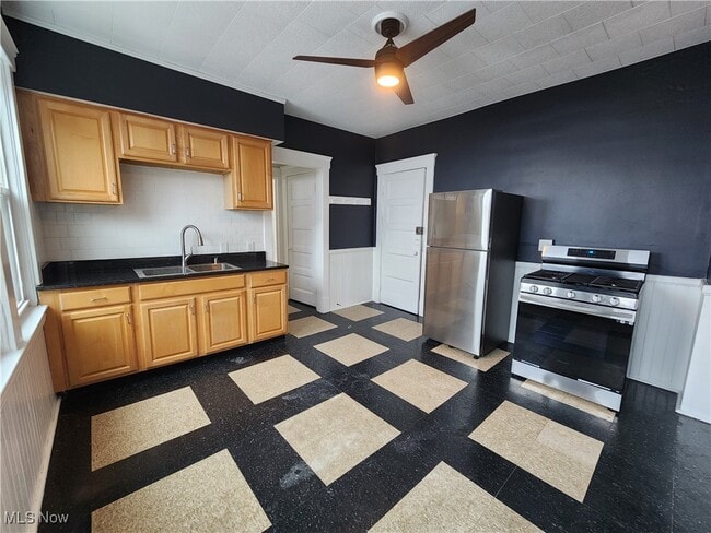 Building Photo - 1949 Coltman Rd