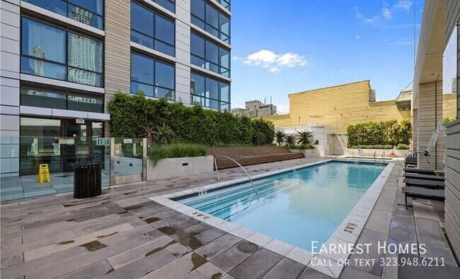 Building Photo - 400 S Broadway