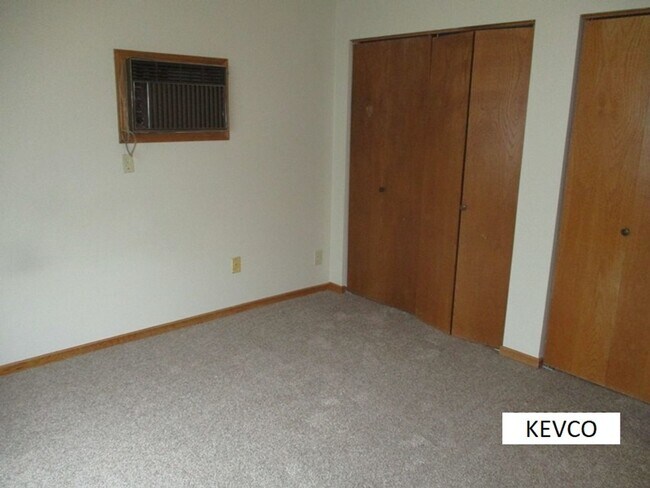 Building Photo - Second-Story Apartment Near Horsetooth!