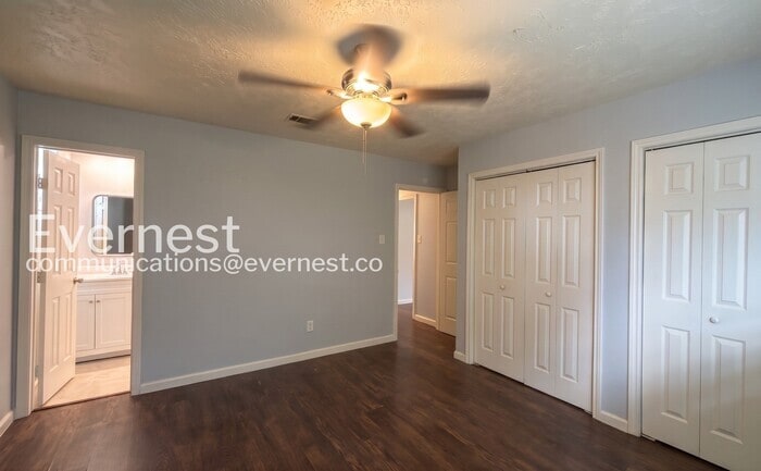 Building Photo - 6406 Summer Ridge Dr