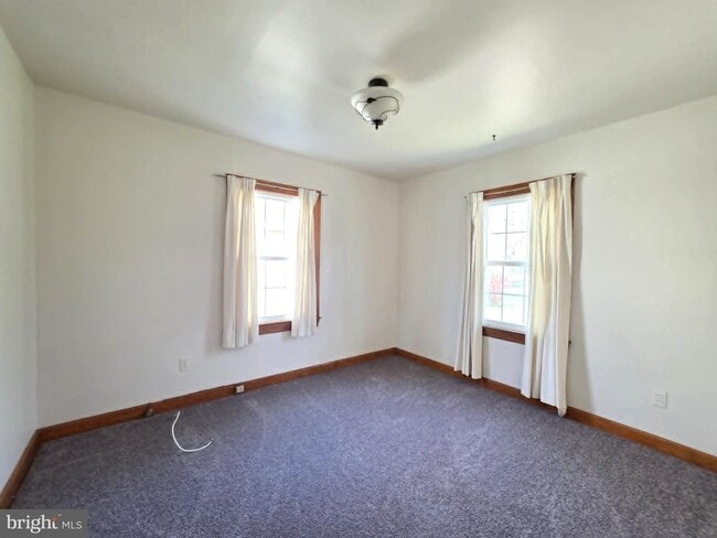 Building Photo - 1017 Tyler Ave